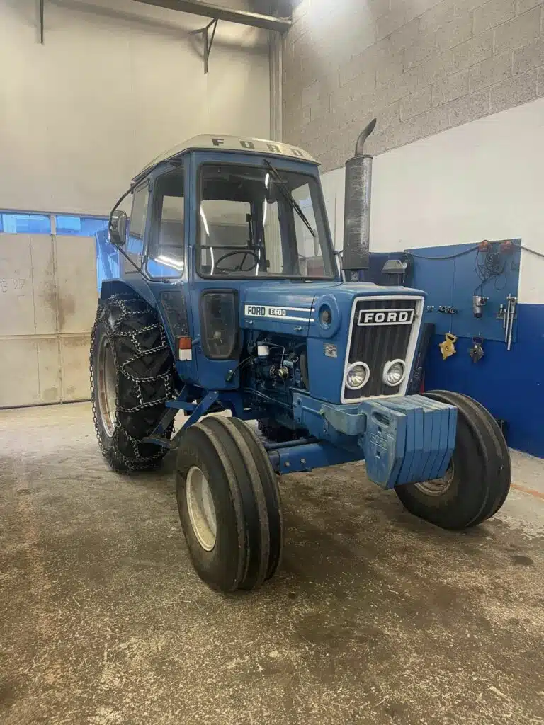 Traktor fra Ford hos Sveen Landbruksservice